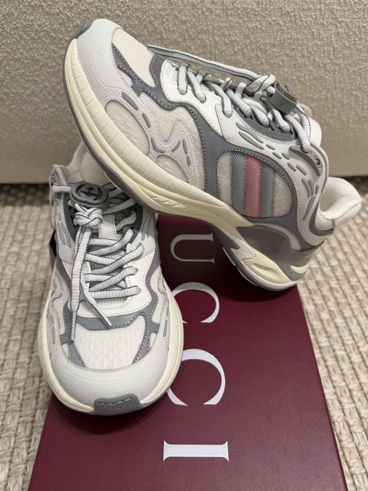 Стильні  кросівки  Gucci модель цього року