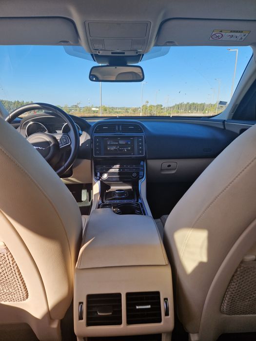 Jaguar XE com garantia de stand !! Cartaxo E Vale Da Pinta • OLX Portugal