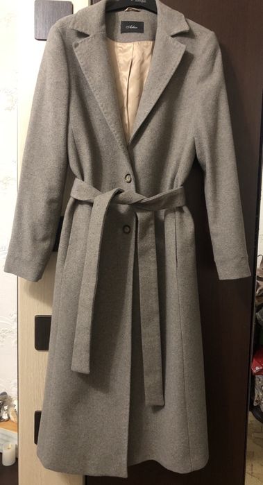 Шерстяное пальто фирмы Arber.