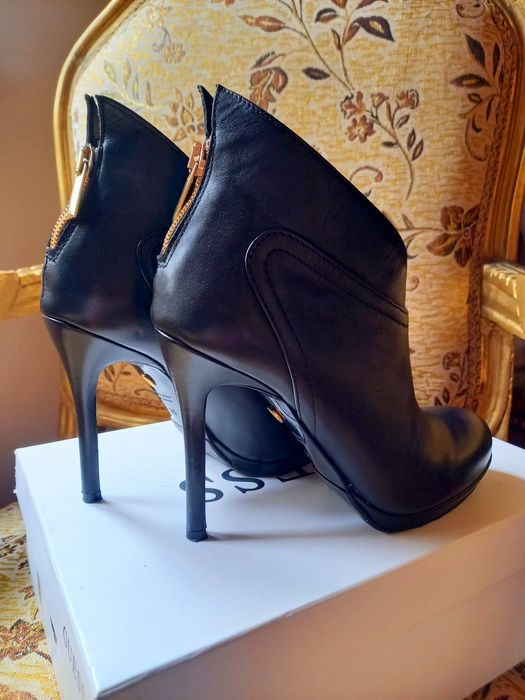 Conhpol czarne botki ze złotym zamkiem skóra naturalna premium r. 35