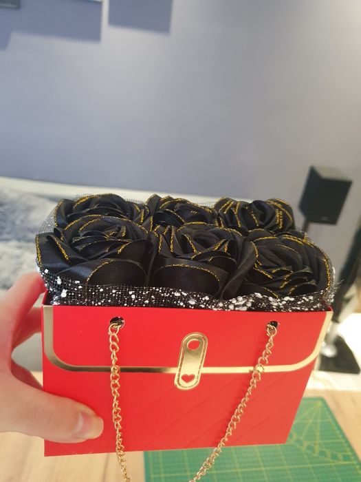 Flower box róże ze wstążki