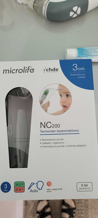 Termometr eletroniczny przykładany do czoła