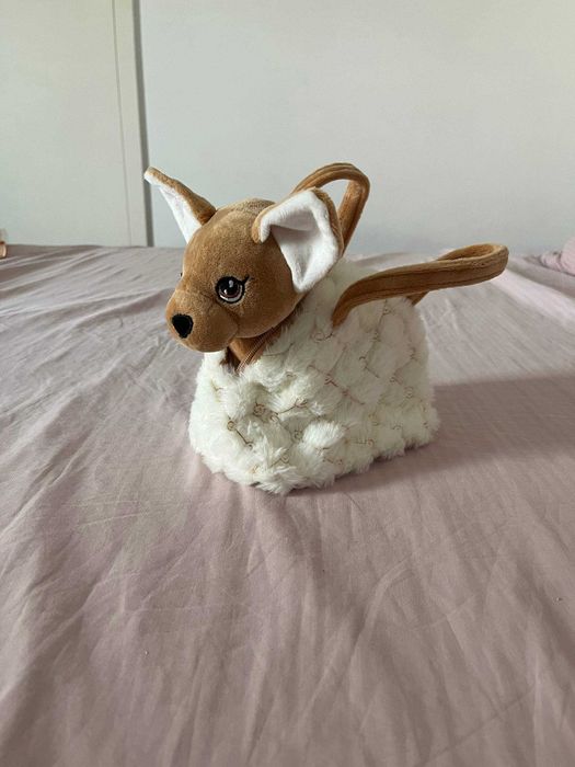 Peluche cão chihuahua com mala de pelo para transportar