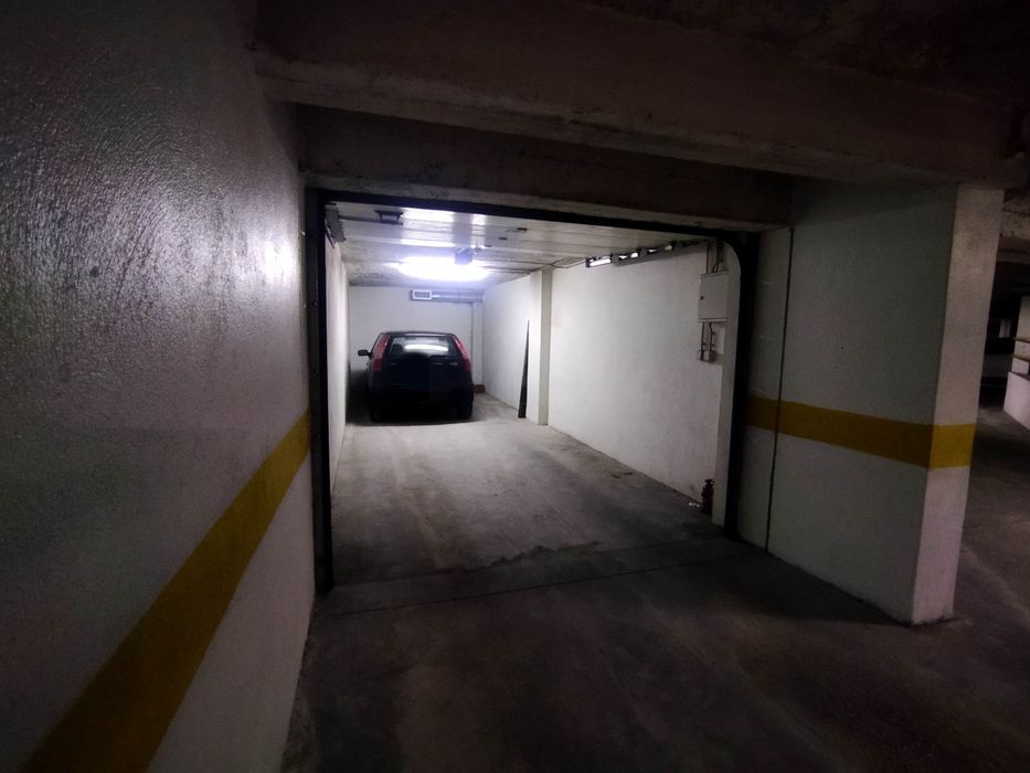 Garagem box, parqueamento, arrecadação, armazém, storage, luz