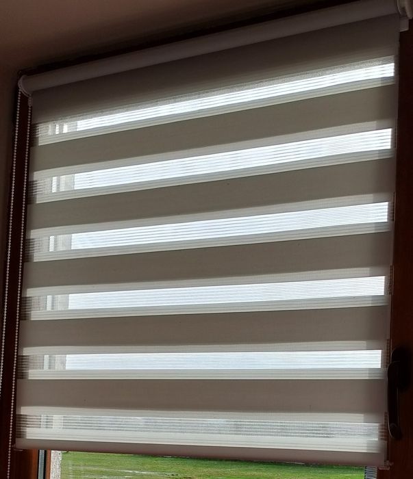 Żaluzje dzień i noc kolor jasny szary -2 sztuki .