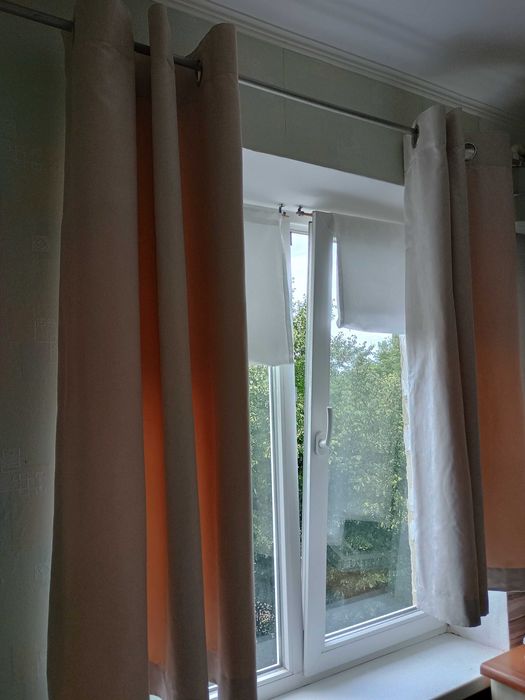 Дві бежеві штори на люверсах 135*135см кожна