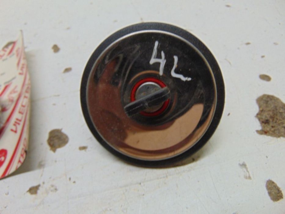Renault 4l tampões de gasolina e de óleo