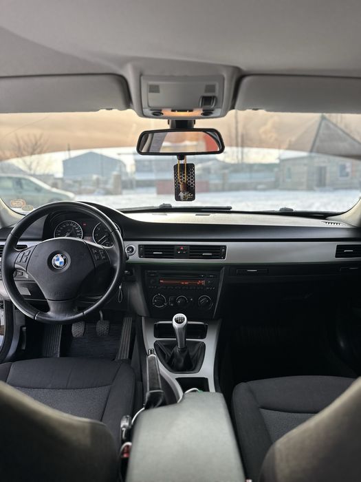 BMW e90 2.0 бенз 2005 року