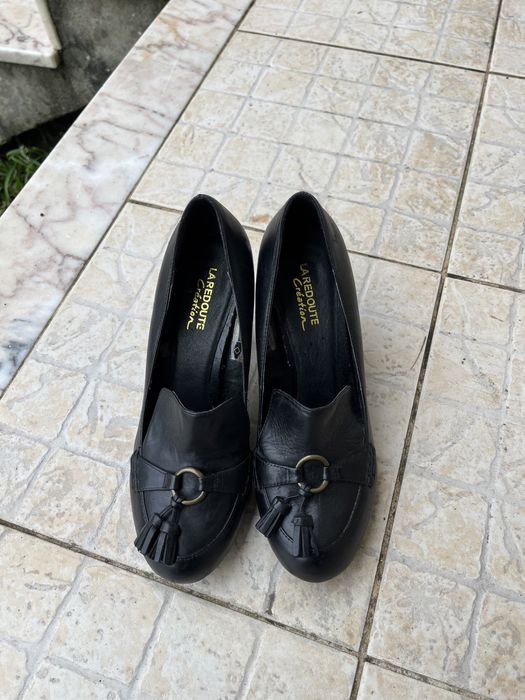 Sapatos de salto alto pretos