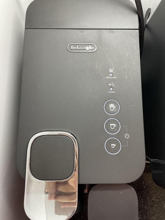 Maquina de café nespresso DeLonghi Lattissima One Evo preta