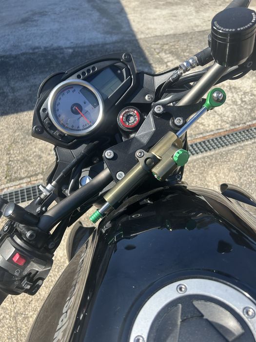 Kawazaki Z-750 black edition + material original