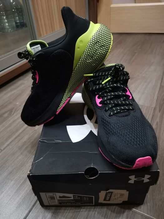 Фирменные модные кроссовки Under Armour HOVR Machina