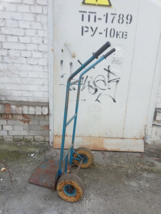 Ручная двухколесная тележка .