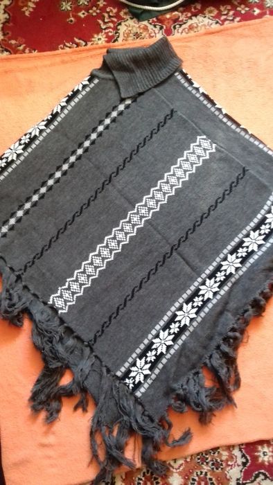 Sweter ponczo H M