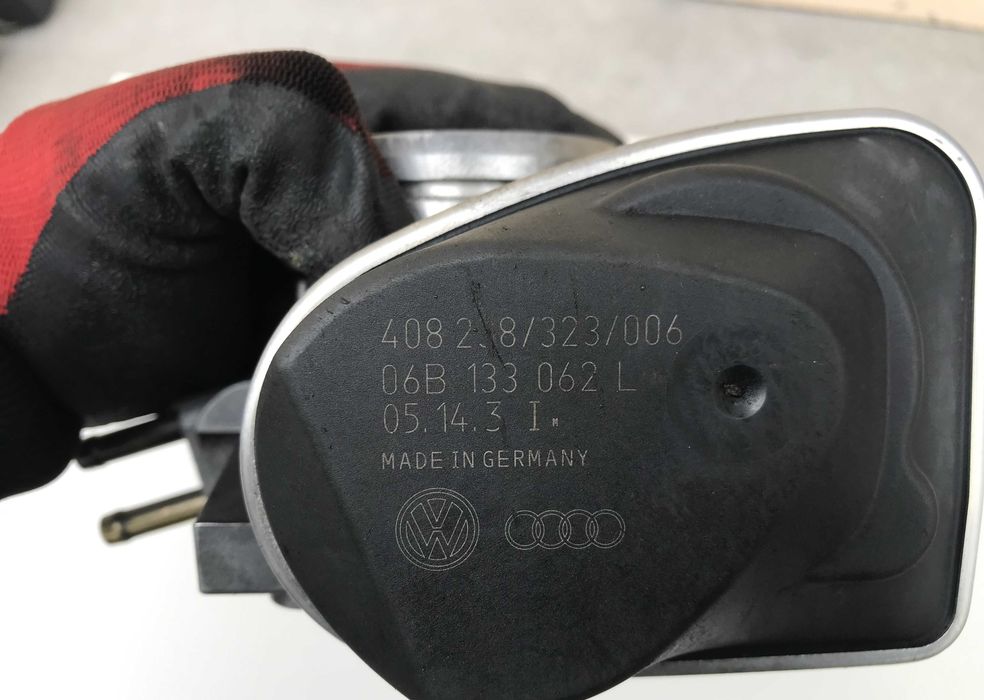Дросельна заслінка Audi A4 B5 / Skoda SuperB / Volkswagen Passat B5 - 1.6-2.0
