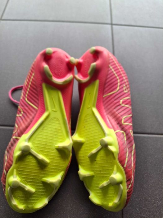 3 pary korków do piłki Nike, Puma, Kipsta