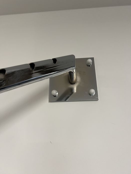 Wieszak skośny chromowany