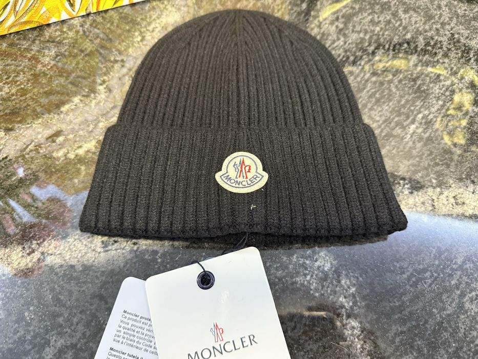 Шапка Moncler чорного кольору