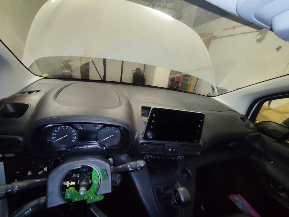 Deska kokpit PUSTY BEZ RADIA LICZNIKA toyota proace city