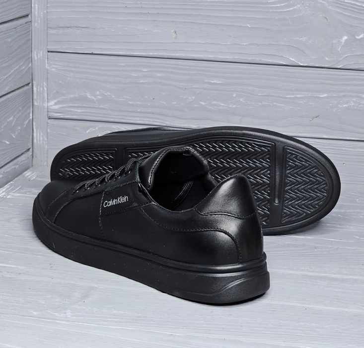 Кожаные мужские закрытые черные белые базовые кеды кроссовки!!