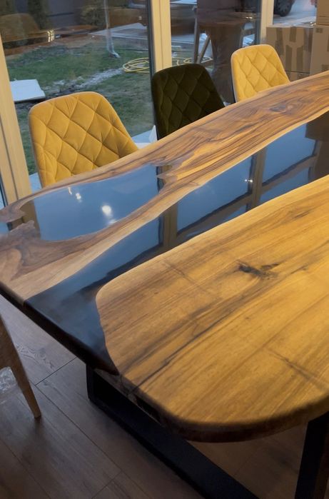 Стіл з натурального горіха та епоксидної смоли Loft / River Table