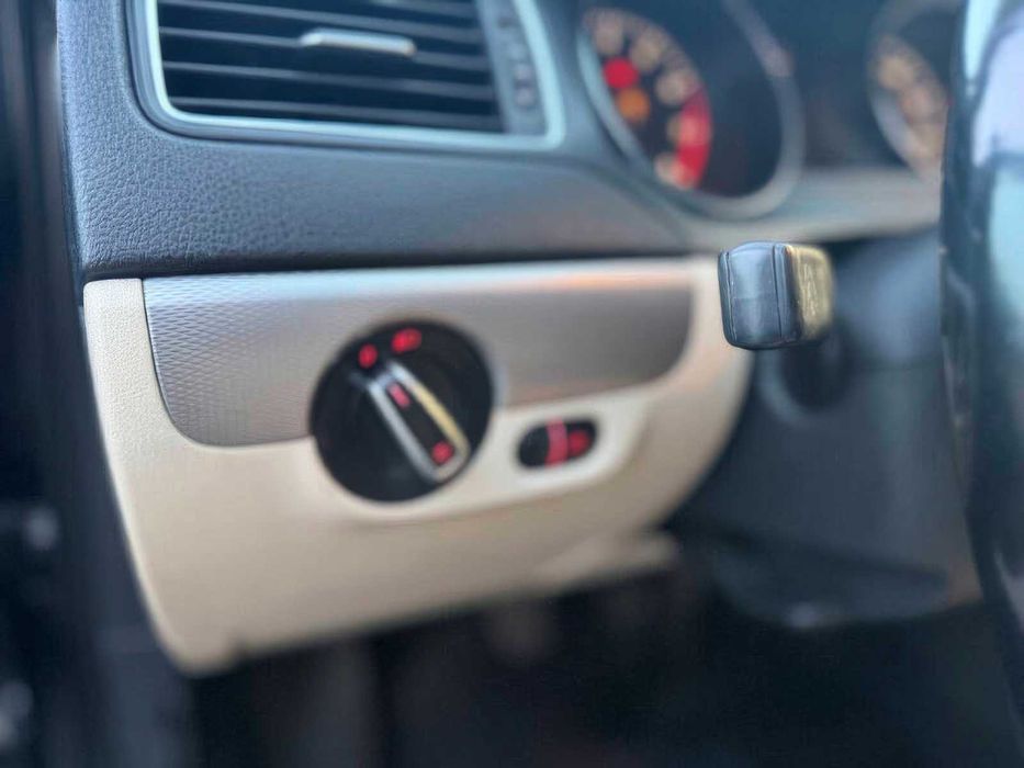 Volkswagen Jetta      2017