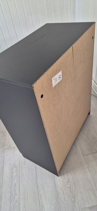 Armario preto com 2 portas e 3 prateleiras do Ikea em bom estado