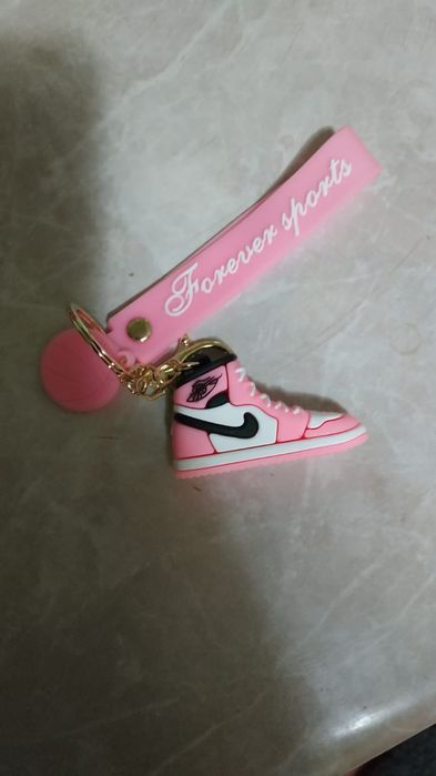 Brelok breloczek Nike but różowy