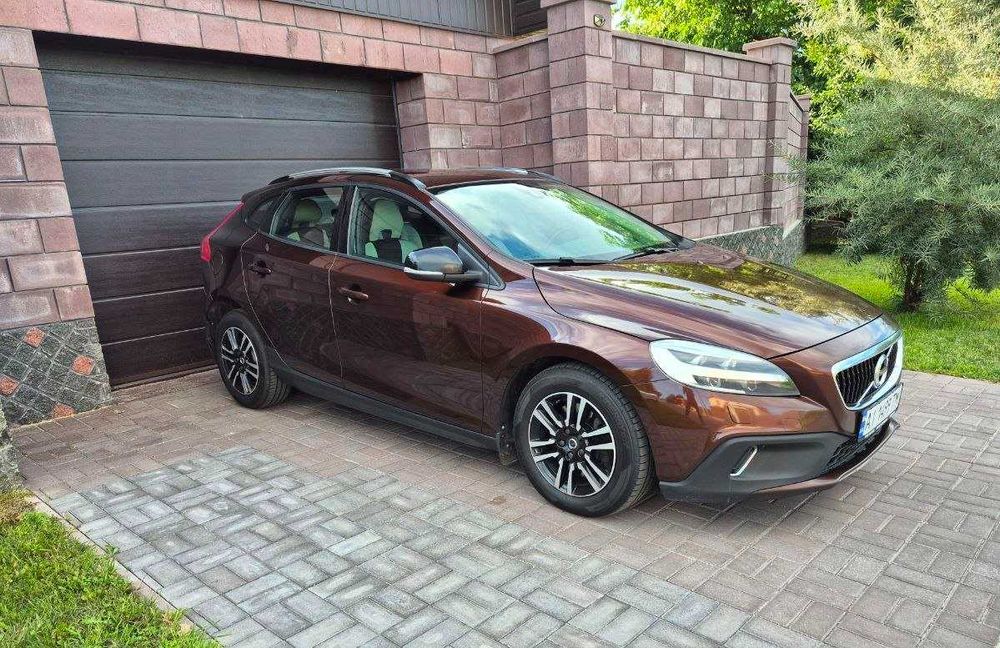 Автомобіль Volvo V40 Cross Country 2018