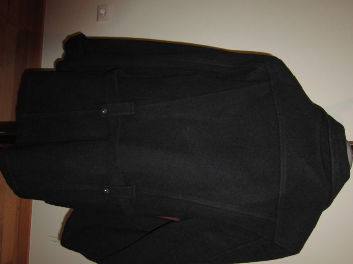 Casaco de Senhora de Inverno Preto de Botões Dourados e com Bolsos For