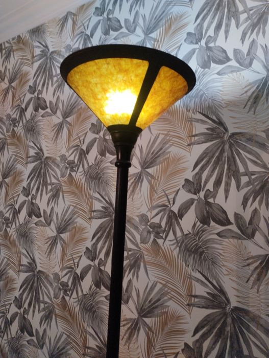 Candeeiro de pé para sala ou corredor