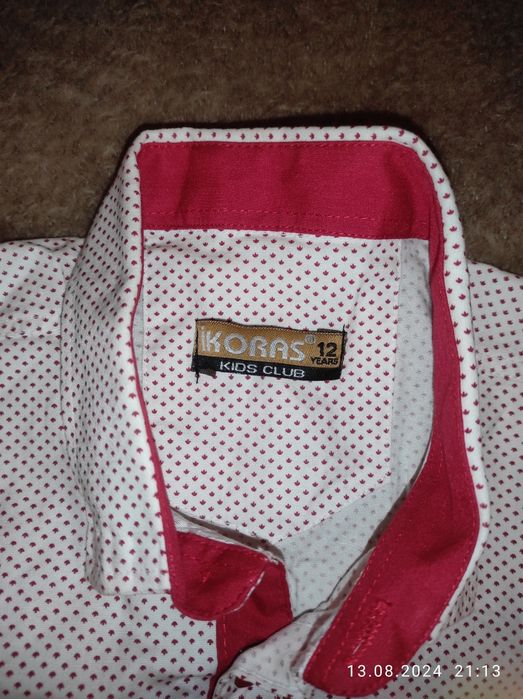 Штани і сорочка на хлопця.