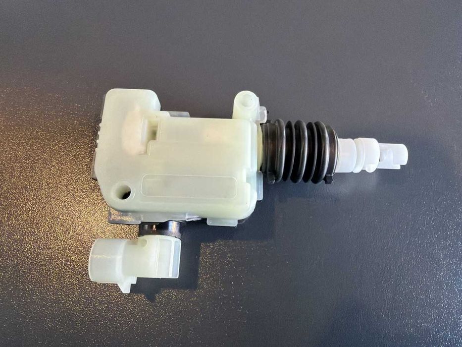 Актуатор замка капоту Tesla Model S, X, 3, Y 1098789-01-H