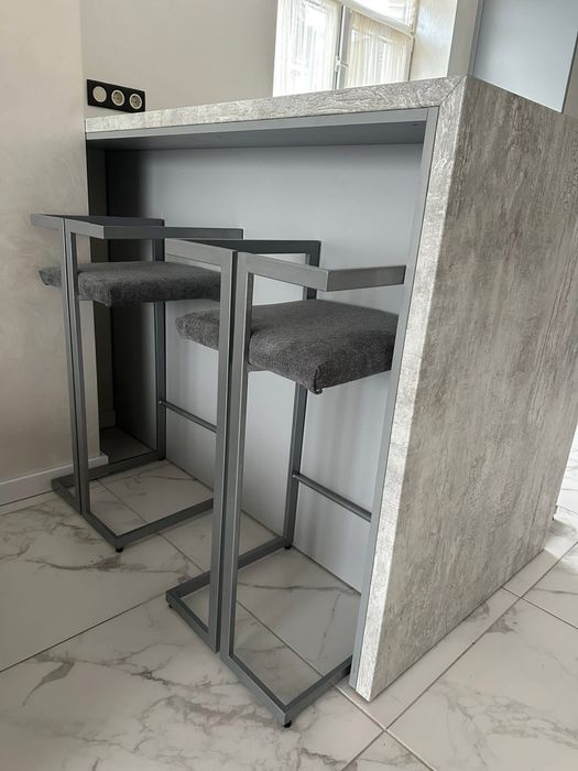 Стіл та 4 стільці