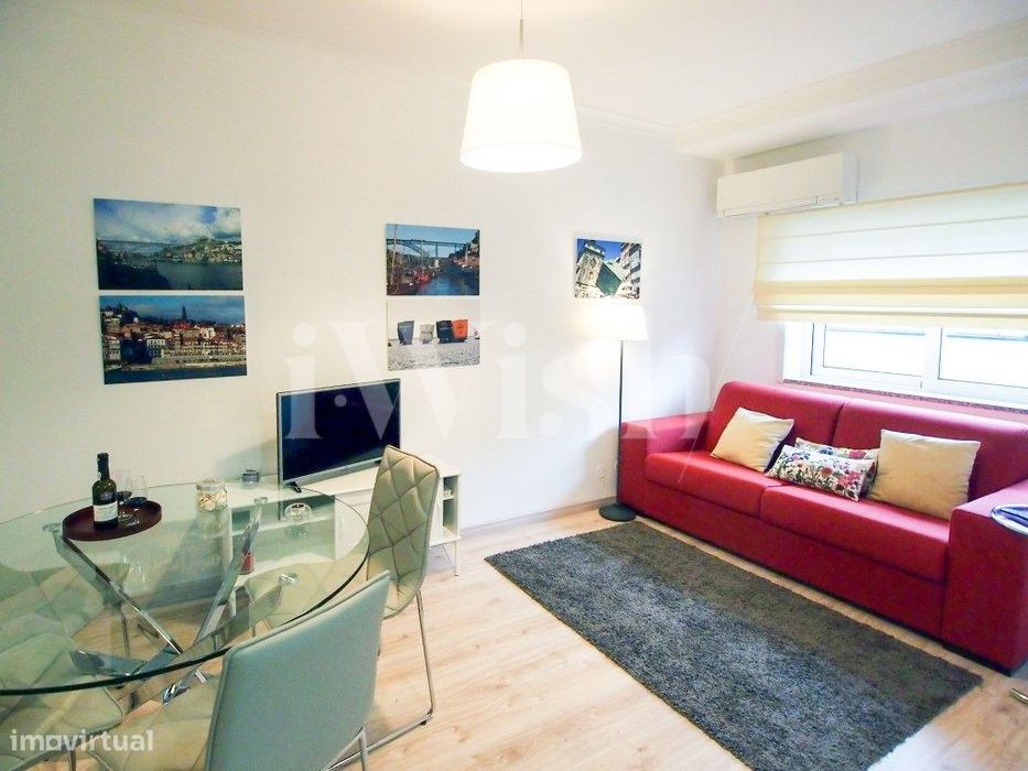 Apartamento com 1 quarto para arrendar na Rua de Santa Catarina pró...