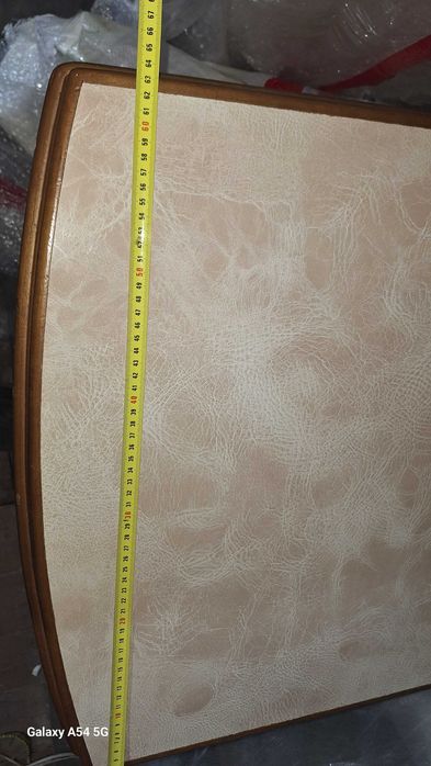 отличный кухонный стол, очень удобный почти не пользовались