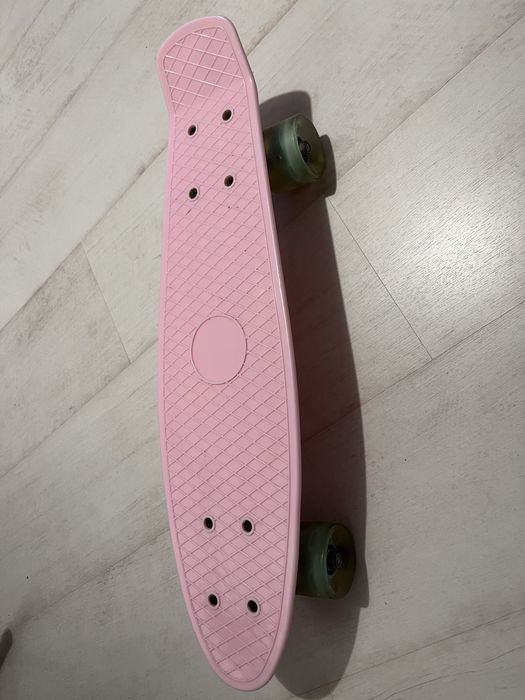 Deskorolka ze świecąxymi kólkami