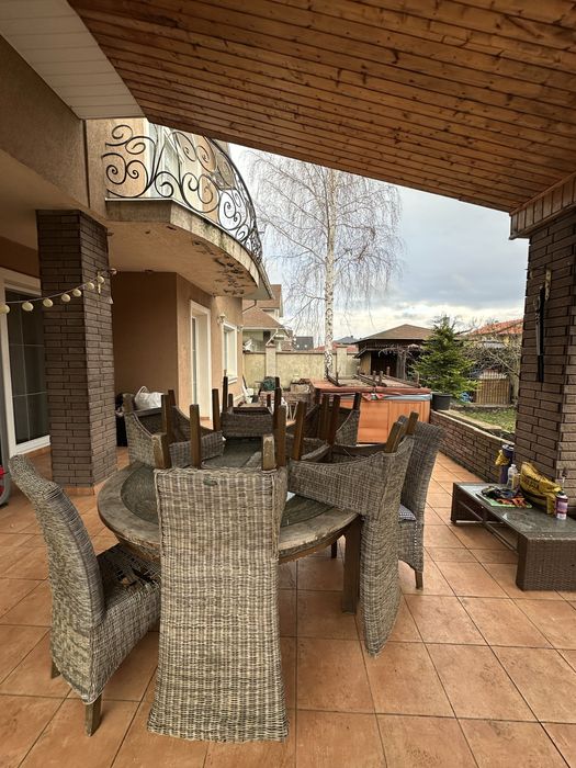 Оренда котеджу в Канадському селищі на 8 сотках