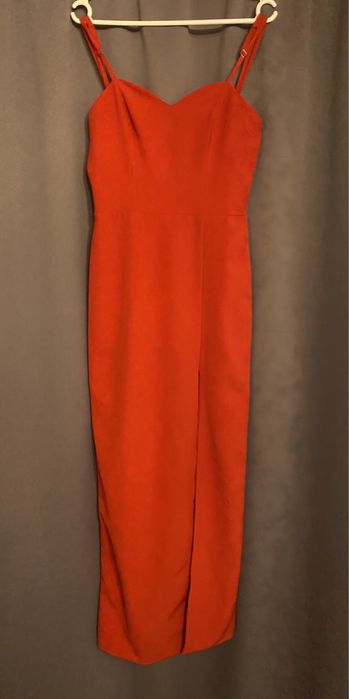 Вечернее красное платье с разрезом