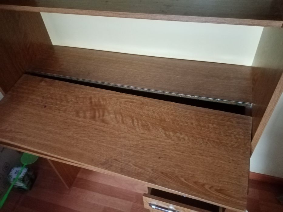 Estante com gavetas