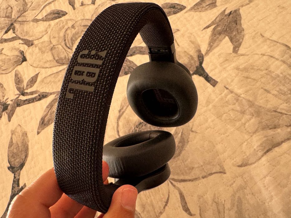 JBL Live 660NC Wireless Over-Ear
Headphone