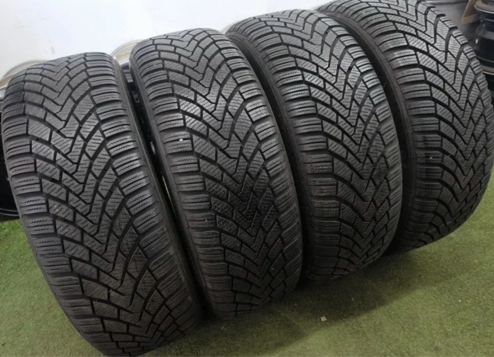 Шини зима 205/55 R16 Continental, резина комплект майже нова