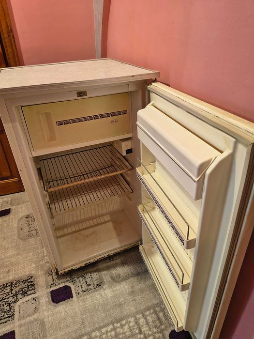 Холодильник в робочому стані