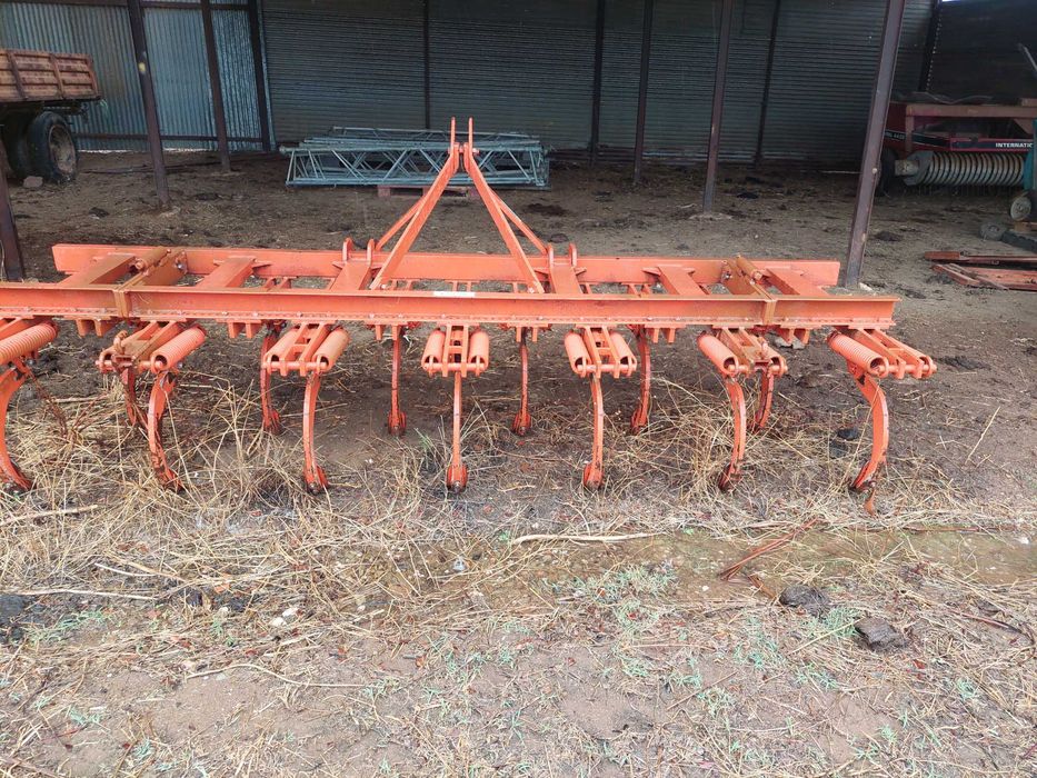 Escarificador Semi-Novo Fialho 13 braços