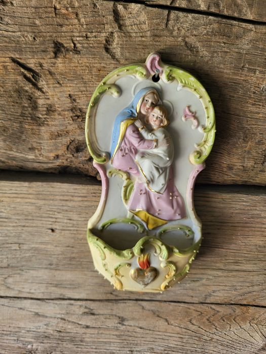 Piękna kropielnica Maryja Matka Boża porcelana