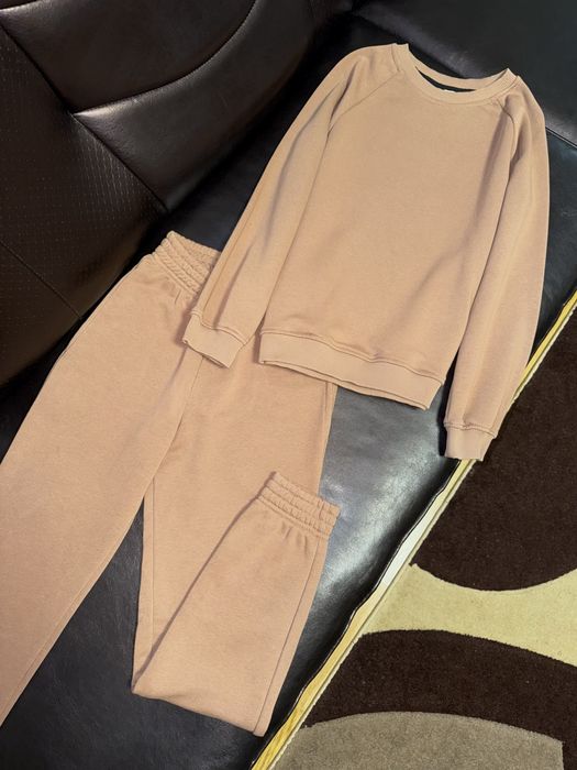 Дівчачий спортивний костюм