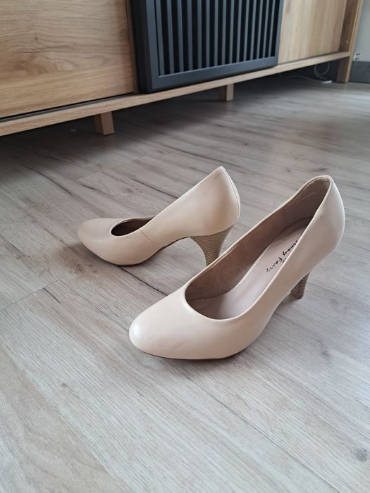Eleganckie piękne damskie buty na obcasie, rozmiar 37, CCC beżowe