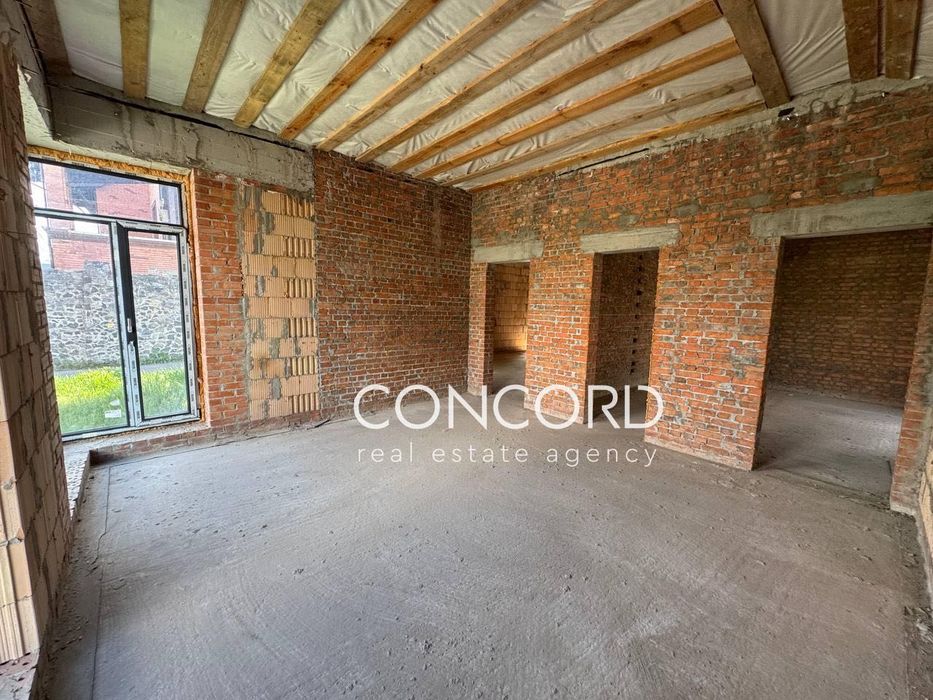 Оболонь. КМ "Чорнобилець-Оболонь", 6-та Лінія, 13. Продам будинок