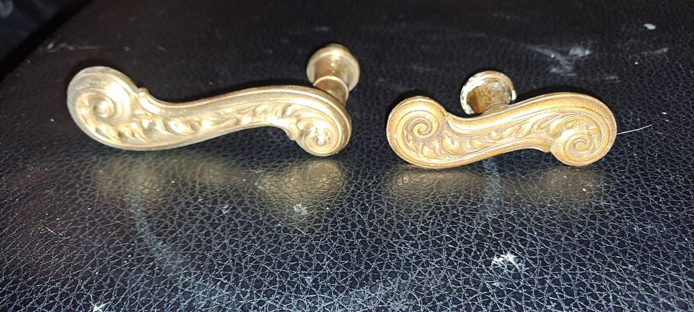 Klamki  mosiężne .