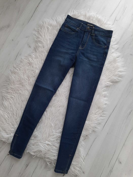 Piękne jeansy rurki wysoki stan zamki na nogawkach XS 34